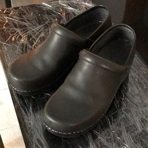 Dockers clog shoes